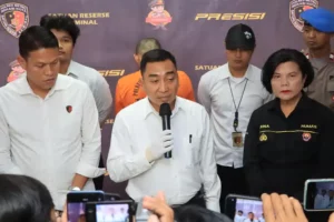 Polisi Tangkap Pelaku Perampokan Minimarket di Bekasi Utara, Tiga Masih Buron Kasat Reskrim Polres Metro Bekasi Kota AKBP Muhamad Firdaus saat memberikan keterangan dalam ungkap kasus pencurian dengan kekerasan atau pembobolan Alfamart