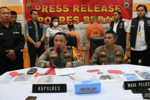 Ibu Bunuh Anak Kandung di Teluk Bayur, Korban Diduga Suka Judi Online Kapolres Berau, AKBP Steyven Jonly Manopo, didampingi Wakapolres Kompol Komank Adhi Andhika (foto: Dok Humas Polri)