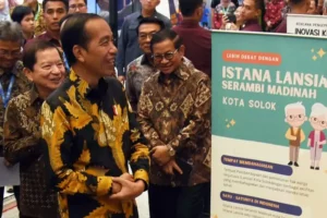Presiden Jokowi didampingi Sekretaris Kabinet Pramono Anung saat menghadiri Musrenbangnas Tahun 2024 di Balai Sidang JCC, Jakarta (foto: Dok Humas Setkab)