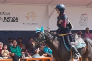 Menpora RI Dito Ariotedjo usai membuka kejuaraan olahraga panahan berkuda Indonesia Equestrian Archery Grand Prix Stage 2 di Training Center Indonesia Equestrian Archery (IEA), Bogor (foto: Dok Kemenpora RI)
