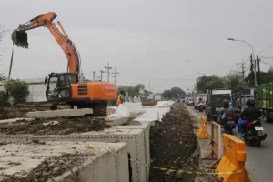 Proyek pembangunan saluran air di Kota Surabaya