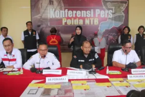 Direktur Reskrimum Polda NTB, Kombes Pol. Syarif Hidayat, saat memberikan keterangan di Command Center Polda NTB (foto: Dok Humas Polri)