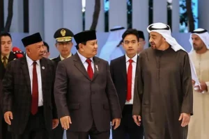 Prabowo Subianto dan Gibran Rakabuming Raka saat memenuhi undangan Presiden UEA di Istana Al Shati, Abu Dhabi