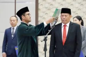 Prof. Dr. Suharnomo Dilantik jadi Rektor Universitas Diponegoro Periode 2024-2029 Pelantikan Prof. Dr. Suharnomo, S.E., M.Si. sebagai Rektor Universitas Diponegoro periode 2024-2029 (foto: Dok Humas Undip)