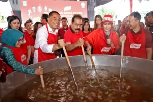 Saat Eri Cahyadi dan Inul Daratista Kompak Masak Besar 1500 Porsi Bakso untuk Warga