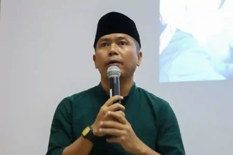 Pemkot Surabaya Gerak Cepat Tangani Warga Penderita Kanker di Songoyudan Camat Pabean Cantikan, Muhammad Januar Rizal