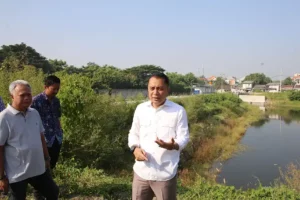 Pemkot Surabaya Gencarkan Pengamanan Aset Daerah, Ribuan Register Tanah Telah Bersertifikat Wali Kota Surabaya Eri Cahyadi saat meninjau salah satu aset Pemkot