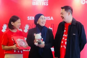 Hari Peduli Sedunia, OCBC Luncurkan Program Semua Bisa FinanciallyFit Aleta Hanafi (Brand and Communication Division Head OCBC), Dante Rigmalia (Ketua Komisi Nasional Disabilitas) dan Amir Widjaya (Marketing & Lifestyle Business Division Head OCBC).