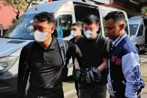 Warga asal negara China, SZ, saat diamankan petugas
