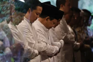 Hari Idul Adha 1445 Hijriyah, Prabowo Subianto Sapa Warga di Hambalang Bogor
