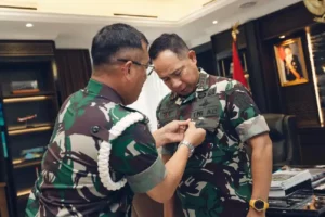 Jadi Warga Kehormatan Puspomad, Panglima TNI Jenderal Agus Subiyanto Terima Pin Gajah Mada Panglima TNI Jenderal Agus Subiyanto saat menerima Pin Gajah Mada di Mabes TNI, Cilangkap, Jakarta Timur.