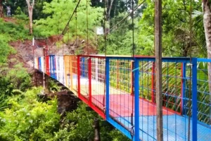 Telkom Rekonstruksi Jembatan Gantung di Cimahpar Sukabumi, Perluas Akses Kehidupan Desa Jembatan di Desa Cimahpar, Kabupaten Sukabumi