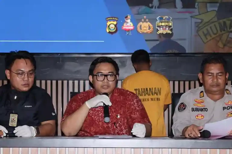 Kasatreskrim Polres Muba AKP Bondan Try Hoetome STK SIK saat memberikan keterangan terkait insiden gas beracun di Kabupaten Muba (foto: Dok Humas Polri)