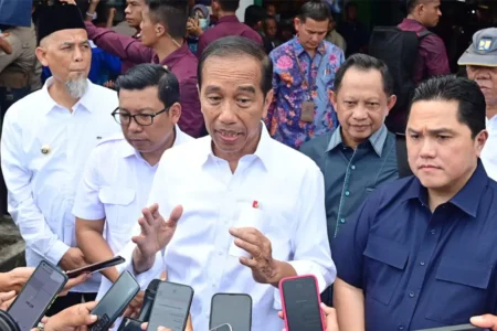 Presiden RI Joko Widodo memberikan keterangan pers di Dumai (foto: Dok BPMI Setpres)