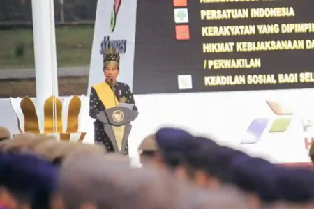Presiden Joko Widodo saat menjadi Inspektur Upacara Peringatan Hari Lahir Pancasila 2024 di Lapangan Garuda PHR Dumai, Bukit Batrem, Kota Dumai, Riau