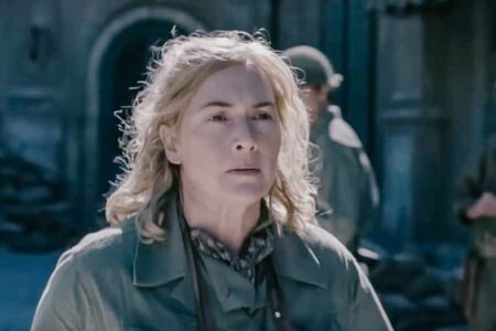 Kate Winslet sebagai koresponden Perang Dunia II di film Lee (2023) (foto: tangkapan layar trailer Lee di Youtube Sky Cinema)