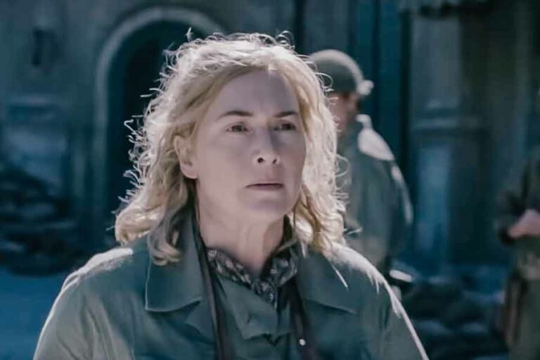 Film Biografi Lee (2023), Totalitas Kate Winslet Sebagai Koresponden Perang Dunia II Kate Winslet sebagai koresponden Perang Dunia II di film Lee (2023) (foto: tangkapan layar trailer Lee di Youtube Sky Cinema)
