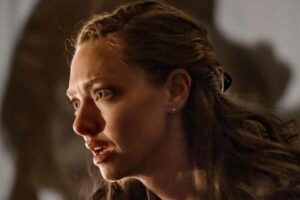 Amanda Seyfried yang juga tampil memikat dalam film Seven Veils (2023)
