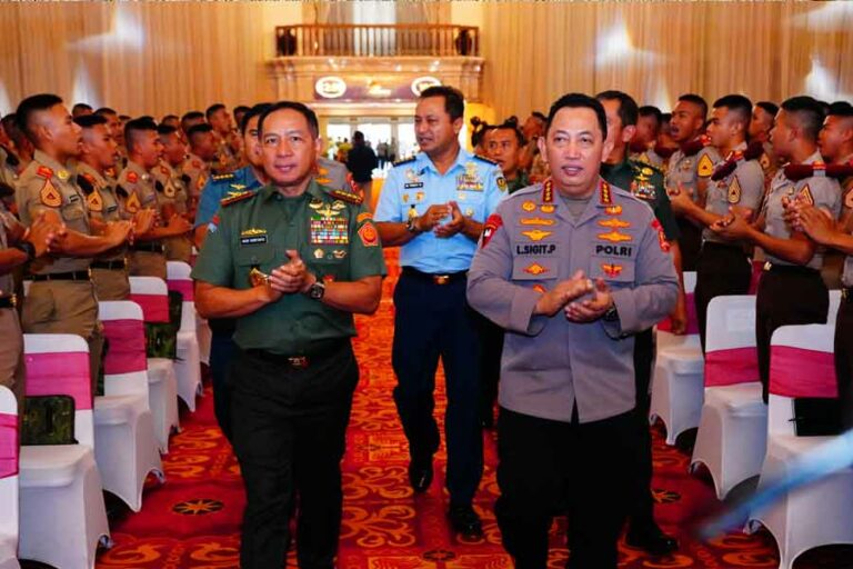 Panglima TNI Jenderal TNI Agus Subiyanto, bersama Kapolri Jenderal Polisi Drs. Listyo Sigit Prabowo di Gedung Balai Sudirman, Tebet, Jakarta Selatan