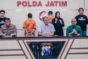 Rektor UINSA Prof Akhmad Muzakki saat menyampaikan apresiasi atas penangkapan penjambret yang tewaskan mahasiswinya