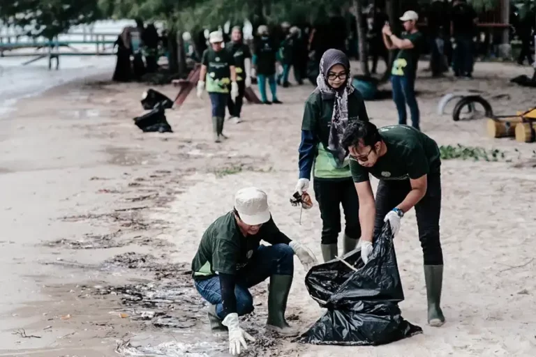 Pertamina EP Cepu Zona 11 Gelar Peringatan Hari Lingkungan Hidup dan Hari Mangrove Sedunia di Bangkalan Upaya menjaga kelestarian lingkungan di wilayah pesisir pantai Lembung Paseser.