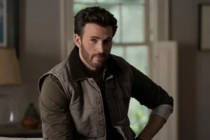 Chris Evans dalam Ghosted (2023)