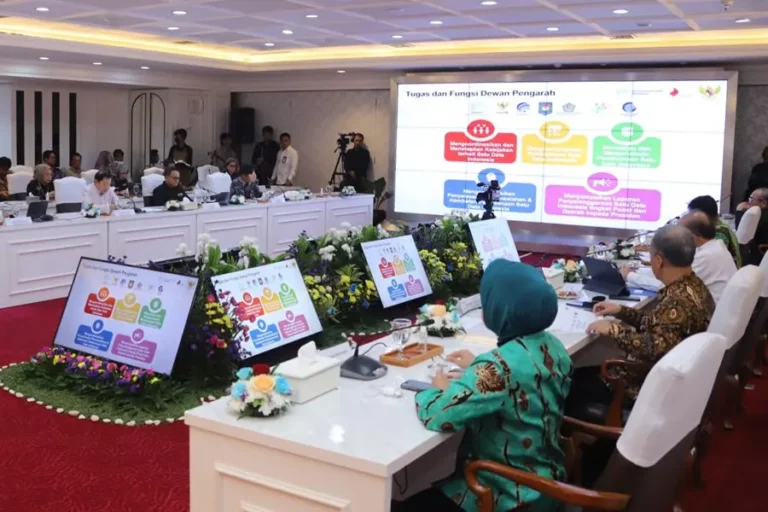 Menteri PANRB Dorong Transformasi Digital Lewat Satu Data Indonesia Implementasi layanan terpadu dapat dicapai melalui penerapan kerangka pertukaran data yang konsisten dengan kebijakan Satu Data Indonesia.