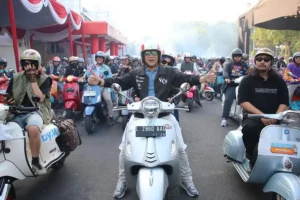 Sunmori bareng Ribuan Pecinta Vespa Jelajah Kota Lama dan Wali Kota Surabaya