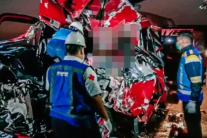 Kecelakaan Maut di Tol Solo-Ngawi, Ini Penjelasan Kapolres Boyolali Kondisi kendaraan pascakecelakaan minibus Isuzu Elf dan truk tronton di Tol Solo-Ngawi