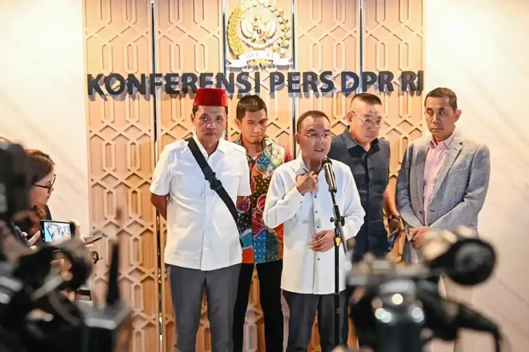 Sufmi Dasco Ahmad, Wakil Ketua DPR RI, saat konferensi pers di Kompleks Parlemen, Senayan, Jakarta, Kamis (22/08/2024). (foto: Dok DPR RI)