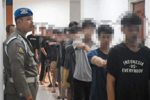 14 Remaja Diamankan Saat Hendak Tawuran, Ikuti Pembinaan Sosial di Liponsos Keputih Remaja pelaku tawuran sedang mengikuti pembinaan sosial di Liponsos Keputih
