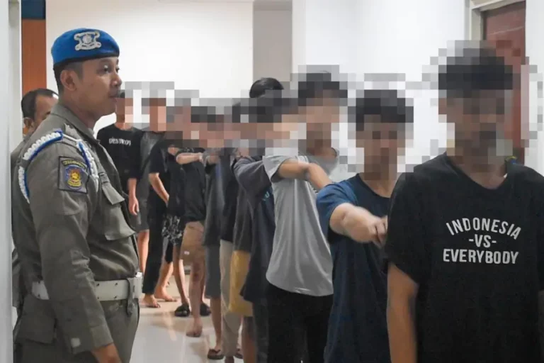Remaja pelaku tawuran sedang mengikuti pembinaan sosial di Liponsos Keputih