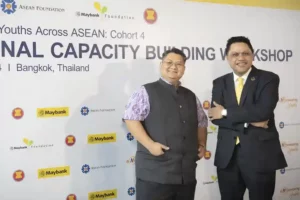 Dr. Piti Srisangnam, Executive Director of ASEAN Foundation bersama Shahril Azuar Jimin, Group Chief Sustainability Officer Maybank