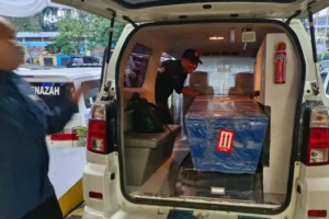 Satgas P2MI Disnaker Kabupaten Cirebon memfasilitasi pemulangan jenazah Ahmad Sunandar. (foto: Dok Diskominfo Cirebon)