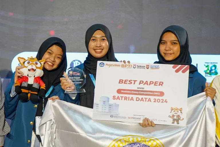 Mahasiswa FTMM UNAIR Raih Juara Best Paper di Kompetisi Satria Data 2024 Mahasiswa program studi Teknologi Sains Data Fakultas Teknologi Maju dan Multidisiplin UNAIR, peraih juara Best Paper kategori Statistics Essay Competition (SEC) pada kompetisi Satria Data 2024.