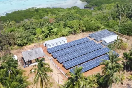 Pembangkit Listrik Tenaga Surya (PLTS) di Pulau Nyamuk, Kepulauan Karimunjawa