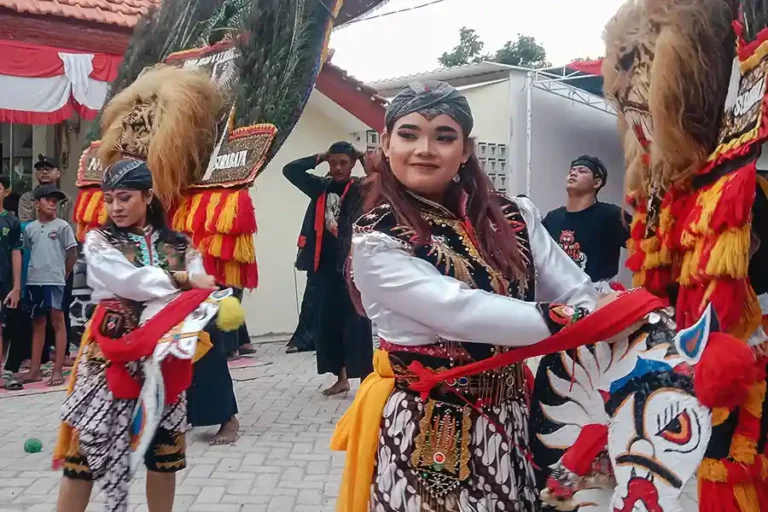 Gelaran Reog Singo Joyo Katong di Surabaya (foto: Tiara Aydin Sava)