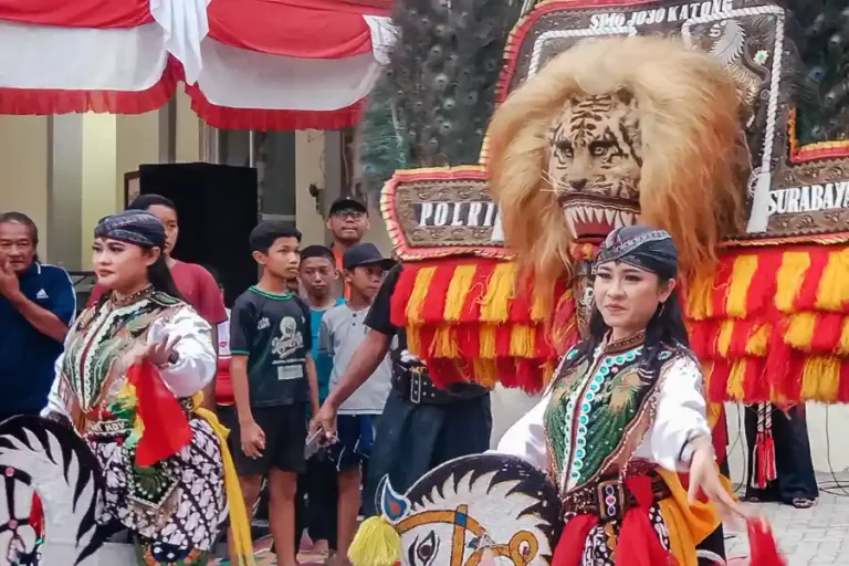 Gelaran Reog Singo Joyo Katong di Surabaya (foto: Tiara Aydin Sava)
