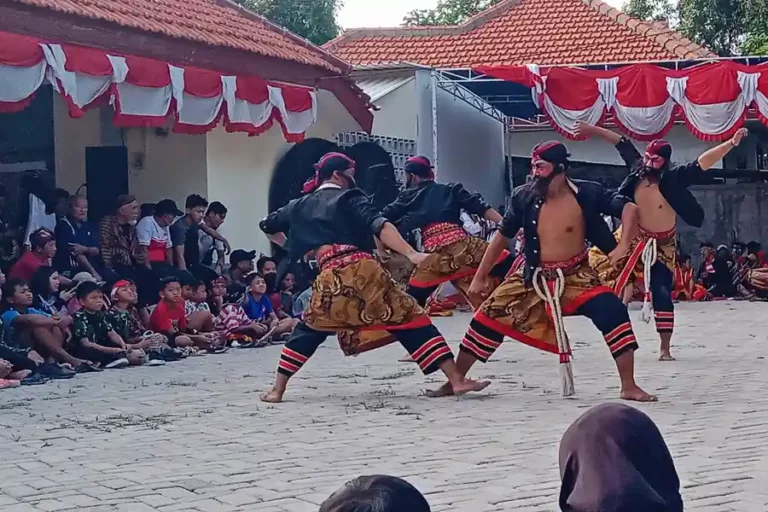 Gelaran Reog Singo Joyo Katong di Surabaya (foto: Tiara Aydin Sava)