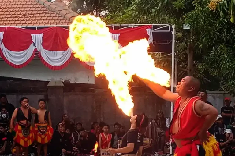 Gelaran Reog Singo Joyo Katong di Surabaya (foto: Tiara Aydin Sava)