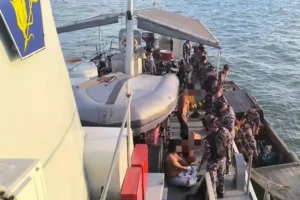 Prajurit KRI Siliman-848 berhasil membekuk perompak (foto: Dok TNI AL)