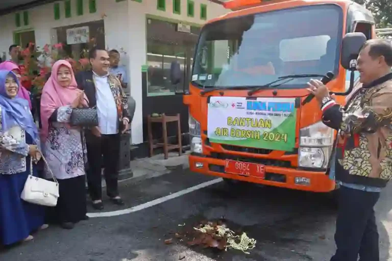 Armada truk untuk mendistribusikan air bersih di Blora (foto: Dok Dinkominfo Blora)