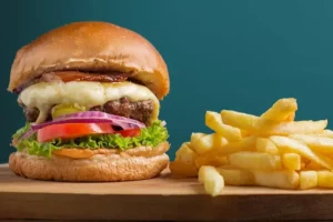 Survei Jakpat: Gen Z Indonesia Lebih Jarang Masak Dibandingkan Generasi Lain Ilustrasi makanan cepat saji (foto: Daniel Reche, pexels)
