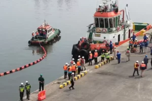 Komitmen Zero Fatality, PTP Nonpetikemas Gelar Latihan Pengendalian Tumpahan Minyak di Perairan Wet Drill Exercise di PTP Cabang Tanjung Priok