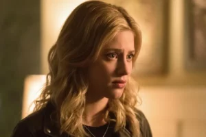 Lili Reinhart dalam Riverdale (2017)