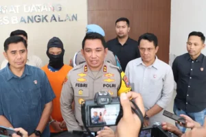 Viral Mahasiswa Aniaya Kekasihnya di Madura, Hanya Gara-gara tak Jawab WhatsApp Kapolres Bangkalan AKBP Febri Isman Jaya saat menjelaskan kronologi penganiayaan