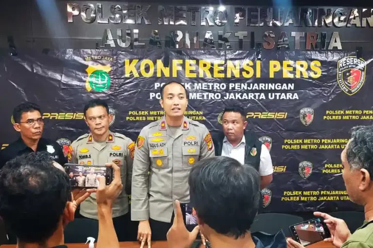 Kapolsek Metro Penjaringan, Kompol Agus Ady Wijaya, saat memberikan keterangan di depan awak media (foto: Dok Humas Polri)
