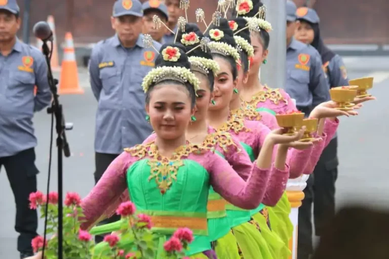 Kirab Pataka Jer Basuki Mawa Beya