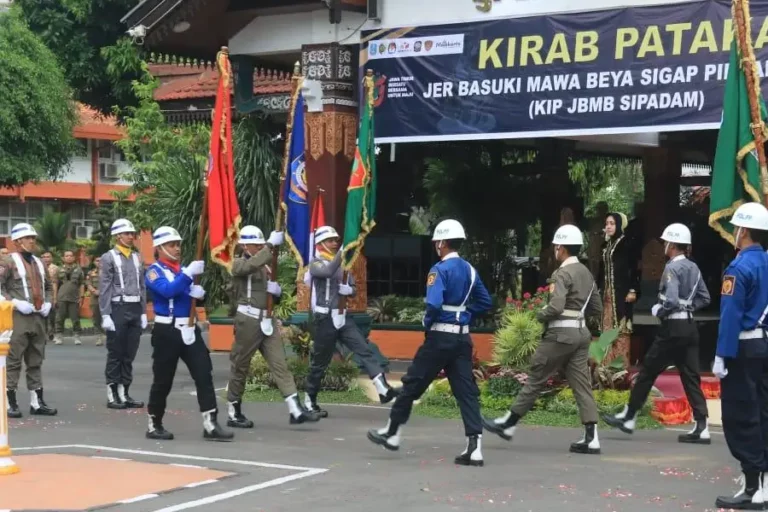 Kirab Pataka Jer Basuki Mawa Beya