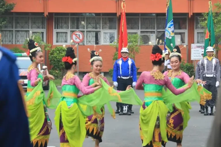 Kirab Pataka Jer Basuki Mawa Beya